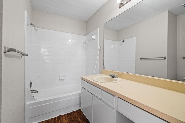 Building Photo - River Crossing ATX - Townhome - 2bd/2.5ba - W/D - Close to Downtown - $1395