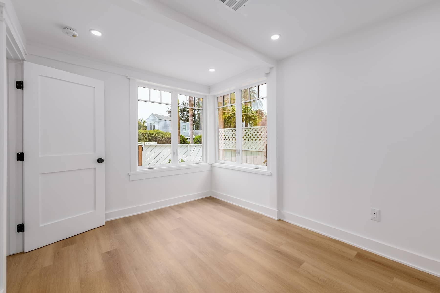 Building Photo - 1425 Cabrillo Ave