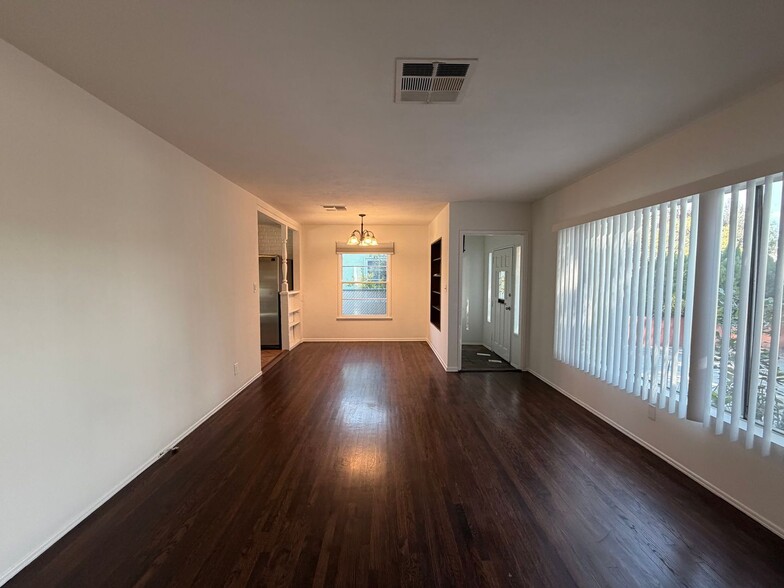 Building Photo - Charming 3BD Pool Home in Van Nuys | 2-Car Garage + Washer/Dryer + Central A/C