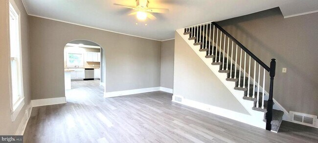 Building Photo - 104 Middleneck Ln