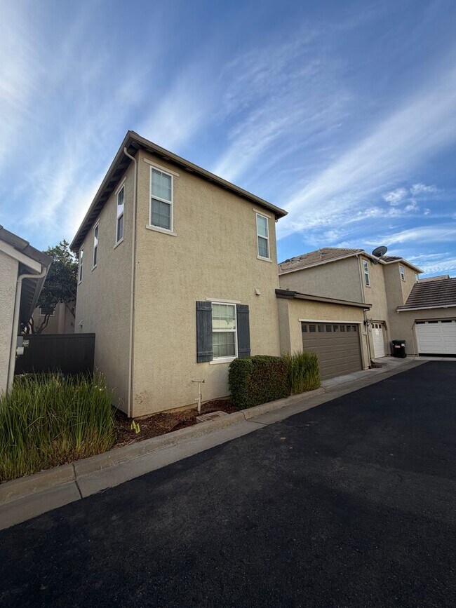 Building Photo - 9026 Crescenda Ln