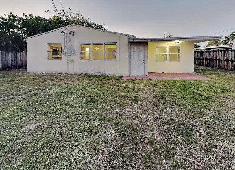 Building Photo - 5702 Jefferson St