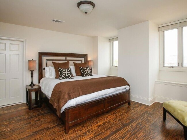 Building Photo - 937 St. Louis