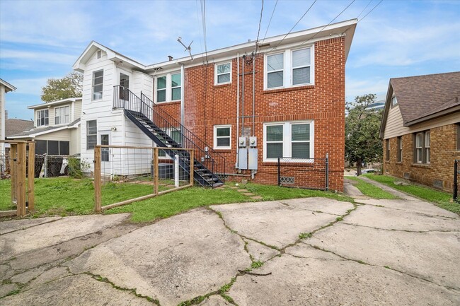 Building Photo - 1937 W McKinney St