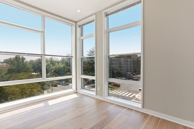 Building Photo - Available Now! Recent build! Professionally Managed// 2 bedroom 2 bathroom Luxury Condo// Petworth!