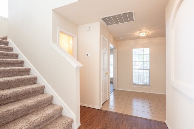 Building Photo - 4 bedroom Two Story Home in Plum Creek