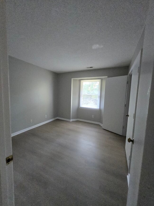 Building Photo - Meadow Rose Lane