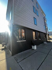 Building Photo - Incredible, modern apartment