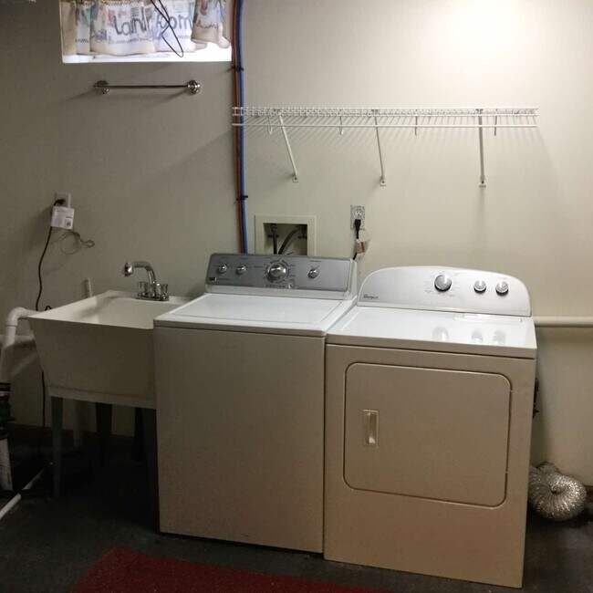 Building Photo - 7221 Hyperion Point Dr