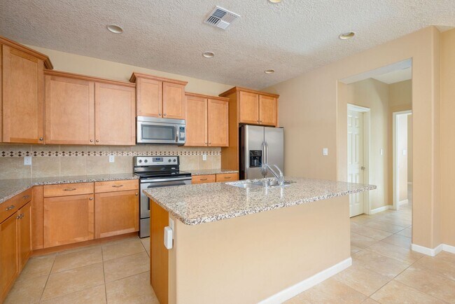 Building Photo - UNFURNISHED Gorgeous 2 Bedroom Home in Ran...