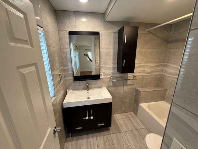 Building Photo - 216 Rippling Ln