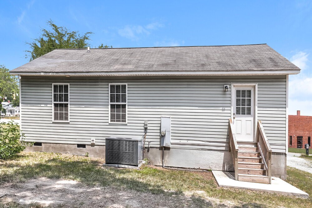 Building Photo - 330 W Holt St