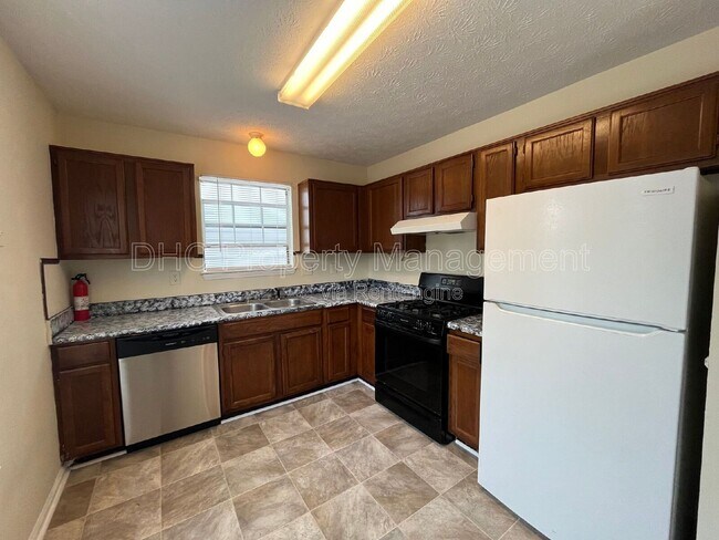 Building Photo - 1183 Red Oak Cove