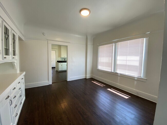 Building Photo - One Bed, One Bath Apartment Located Downtown