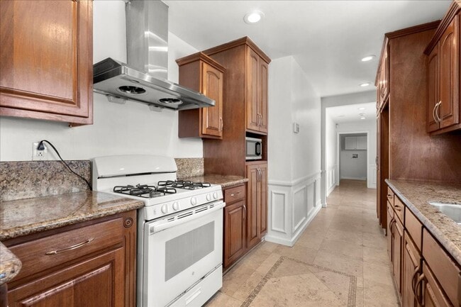 Building Photo - Updated 3-Bedroom Home with Outdoor Kitche...