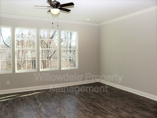 Building Photo - 904 Laurel Gate Dr