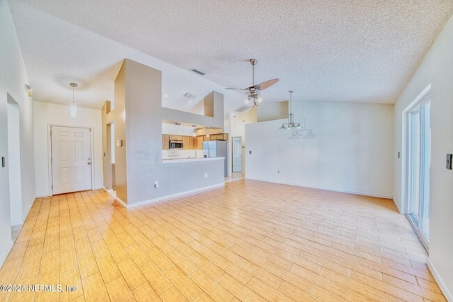 Building Photo - 5628 Loma Vista Dr W