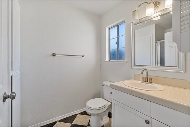 Building Photo - 8884 N Del Mar Ave