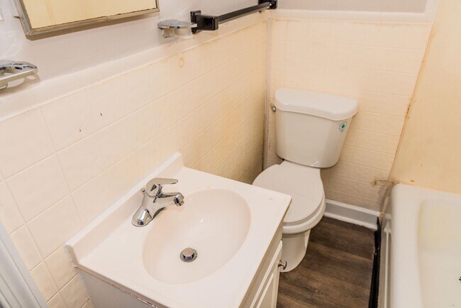 Building Photo - 1017 W Leigh St