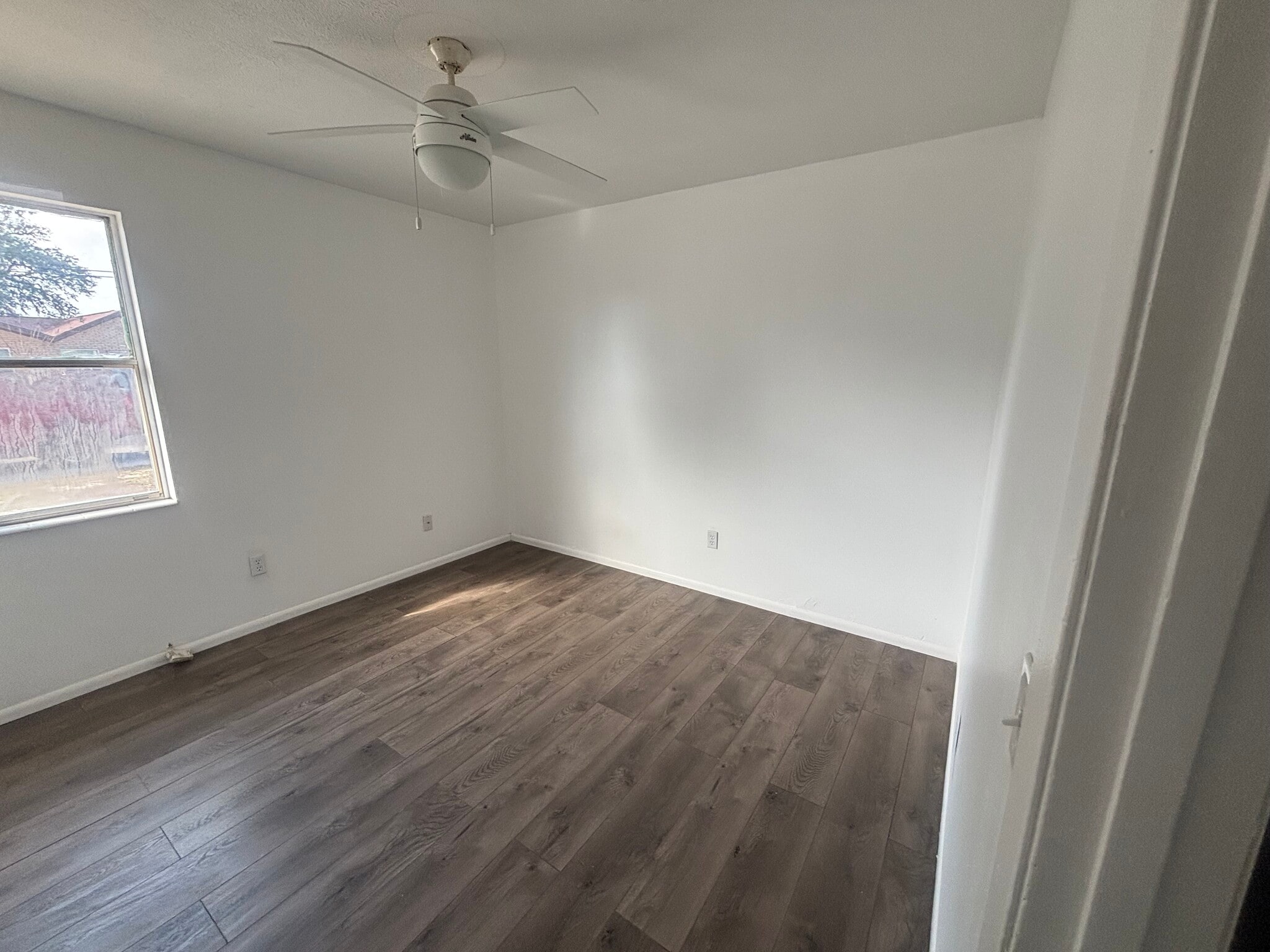 Building Photo - 906 N Church Ave