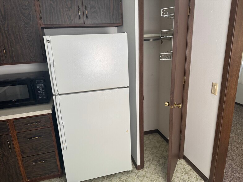 Kitchen - 1810 20th Street Ct