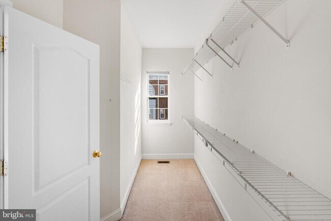 Building Photo - 92 Chevy Chase St