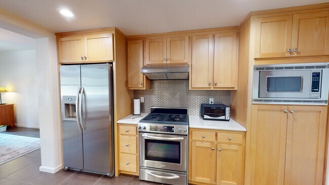 Building Photo - Beautiful Mediterranean-style Livermore Condo!