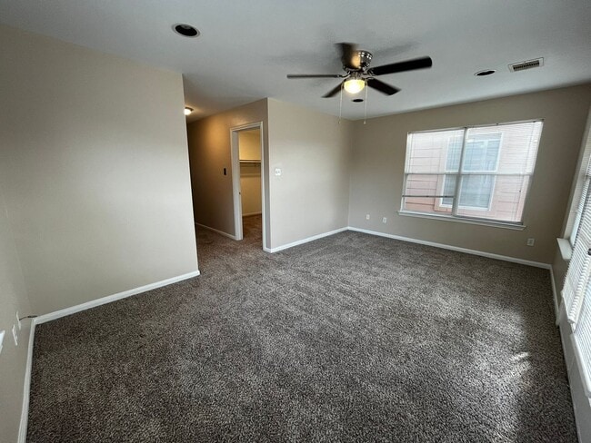 Building Photo - For Lease | 3 Bed, 2 Bath | 1,797 Sq Ft | ...