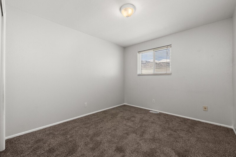 Building Photo - 80 N 400 E
