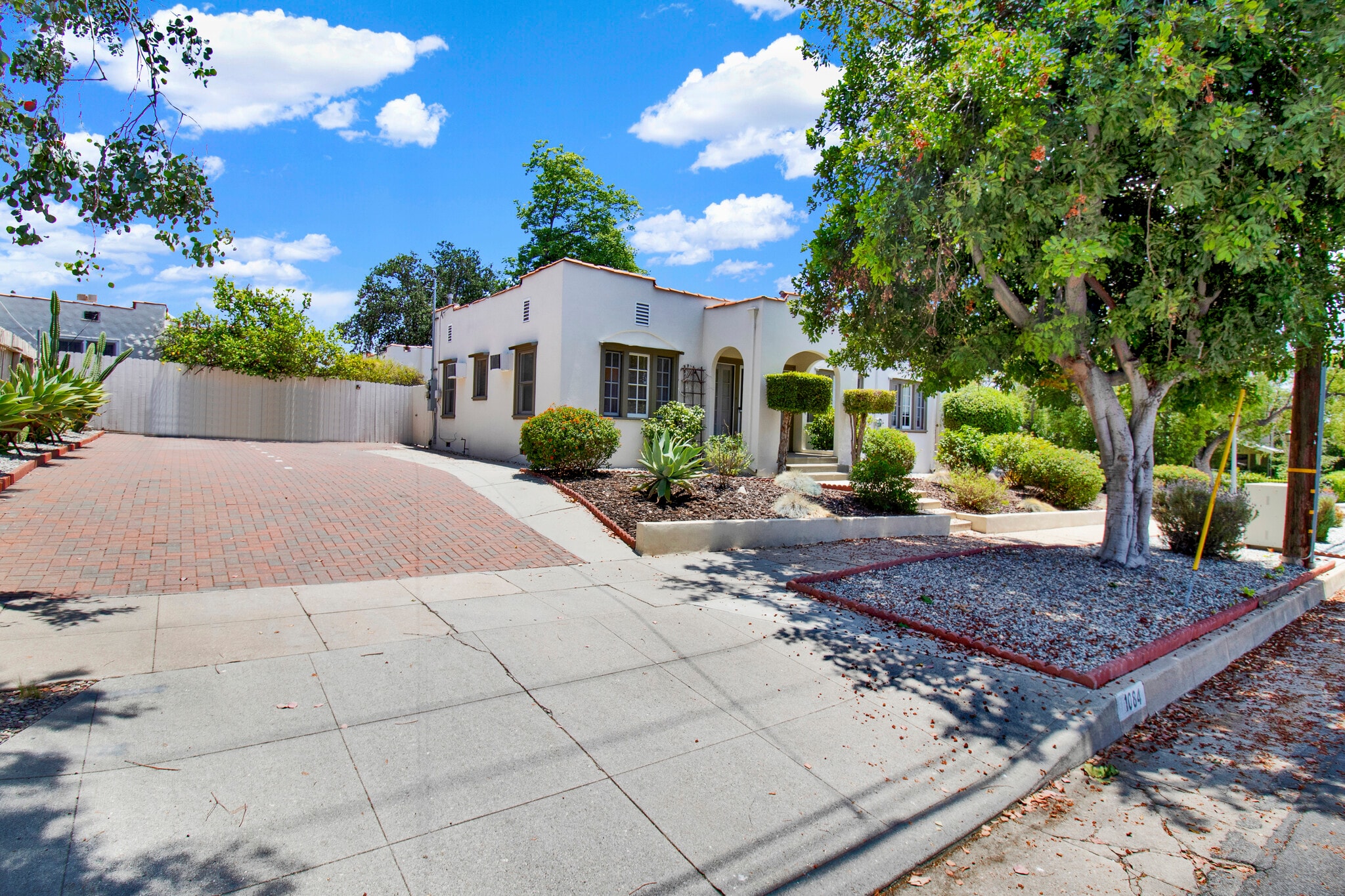 DRIVEWAY PARKING - 1084 Sinaloa Ave