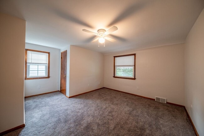 Building Photo - Charming 4-Bedroom Home in Prime Beachwood...