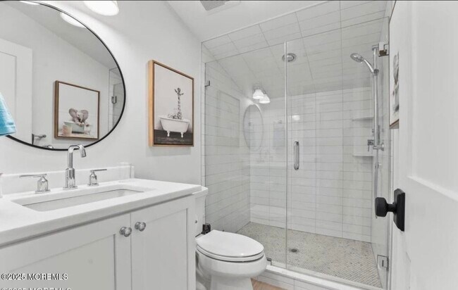 Building Photo - 7 Center St