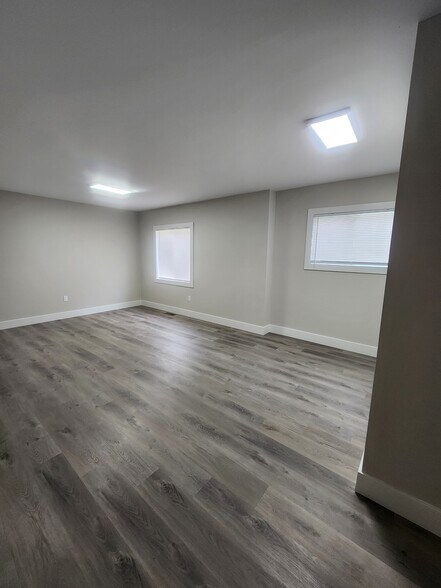 Building Photo - 109 S Warren Ave