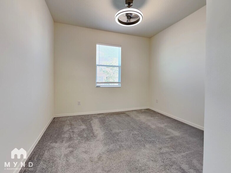 Building Photo - 37450 MacKenzie Dr