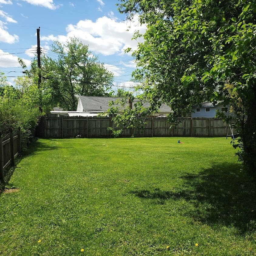 Building Photo - 1634 Greencrest Ave