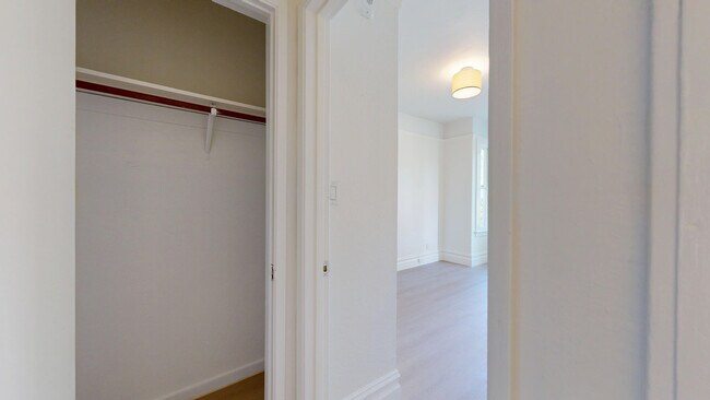 Building Photo - 1659 Grant Ave