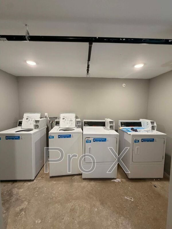 Building Photo - 117-121 S Byers Apartments