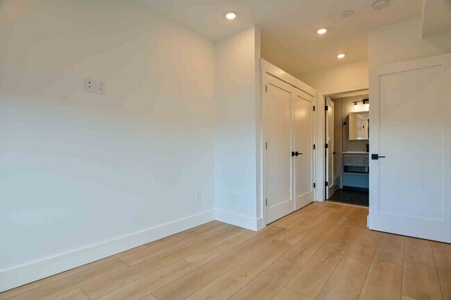 Building Photo - 2641 4th St NE