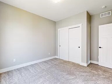 Building Photo - 520 Meadows Ct