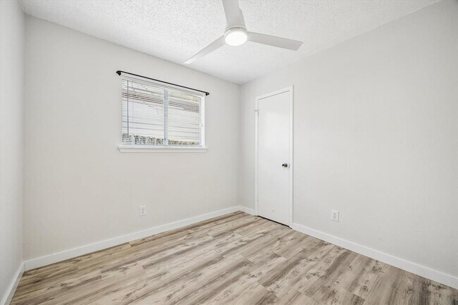 Building Photo - 904 Sirocco Dr