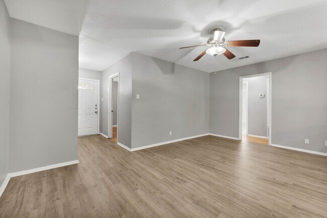 Building Photo - 6012-6014 Evers Rd