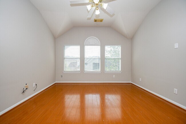 Building Photo - 1126 Eastbourne Ln
