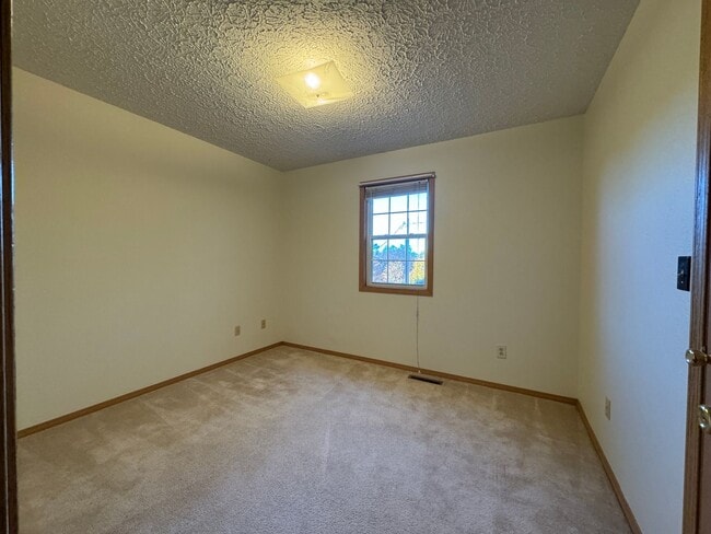 Building Photo - Charming 3-Bed, 2-Bath Home Just Minutes from Fort Leonard Wood!