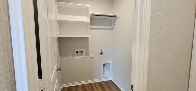 Building Photo - 360 Banyon Dr