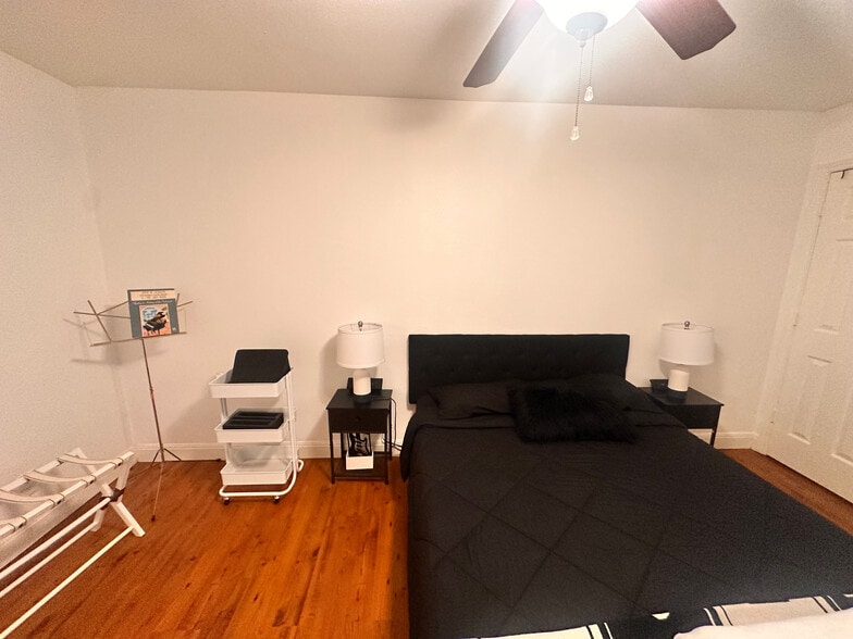 Building Photo - Room in Condo on Avenue A