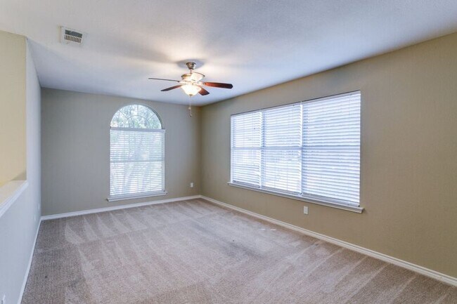 Building Photo - 2119 Dover Dr