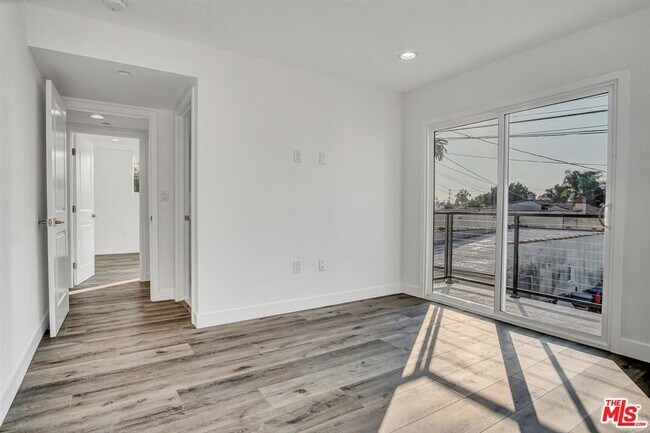 Building Photo - 2421 Cochran Ave