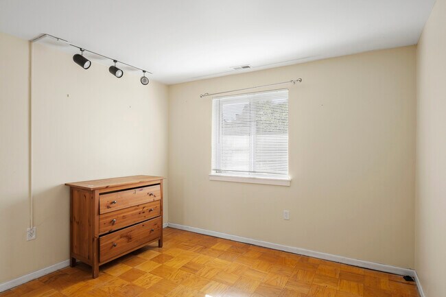Building Photo - 5019 Green Mountain Cir