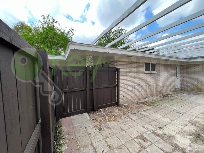 Building Photo - 415 N 17th St