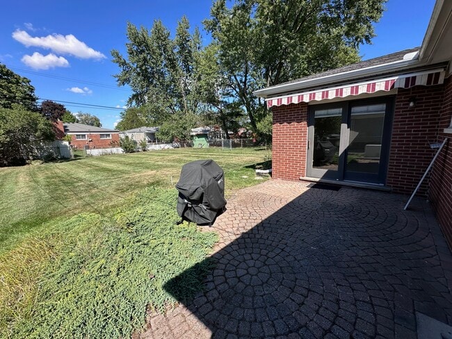 Building Photo - 2843 Teasdale Dr